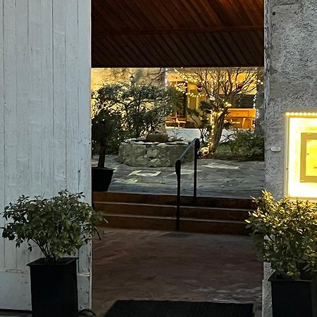 Отель La Cour Carree Perrier Экстерьер фото
