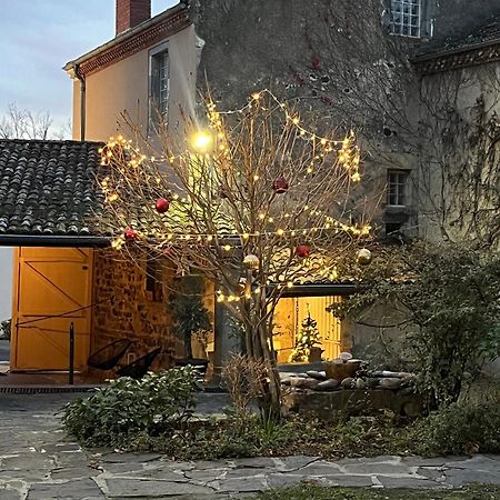 Отель La Cour Carree Perrier Экстерьер фото