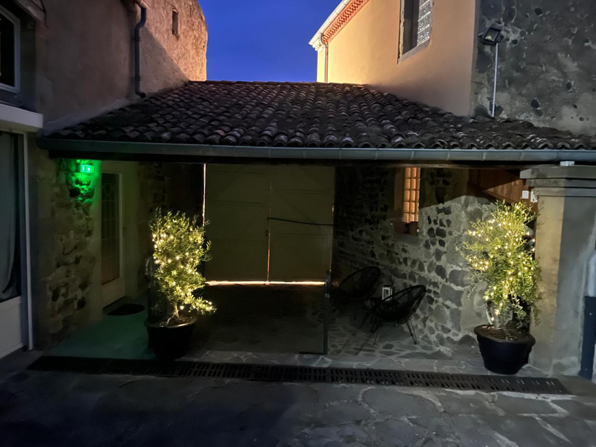 Отель La Cour Carree Perrier Экстерьер фото