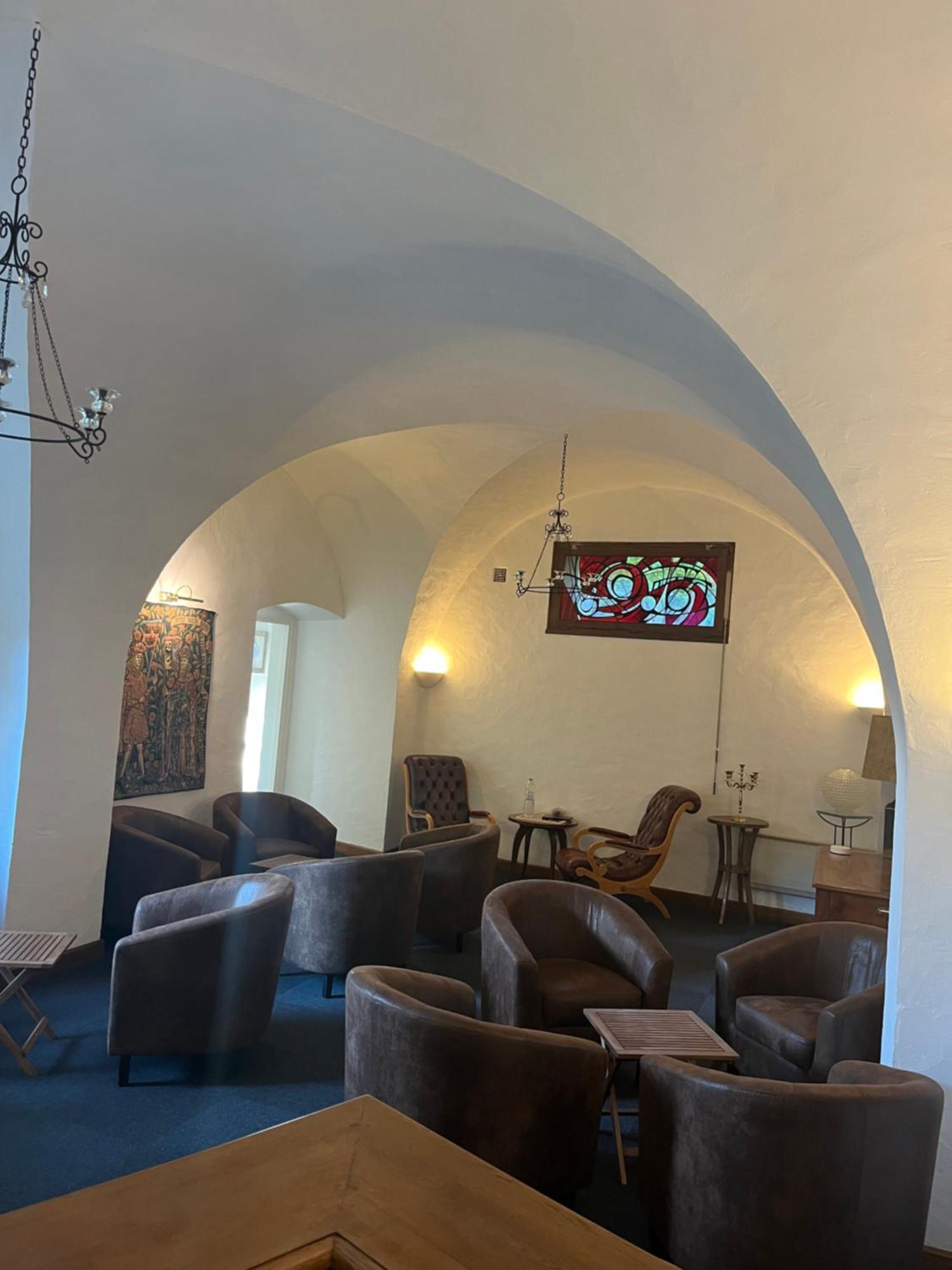 Отель La Cour Carree Perrier Экстерьер фото