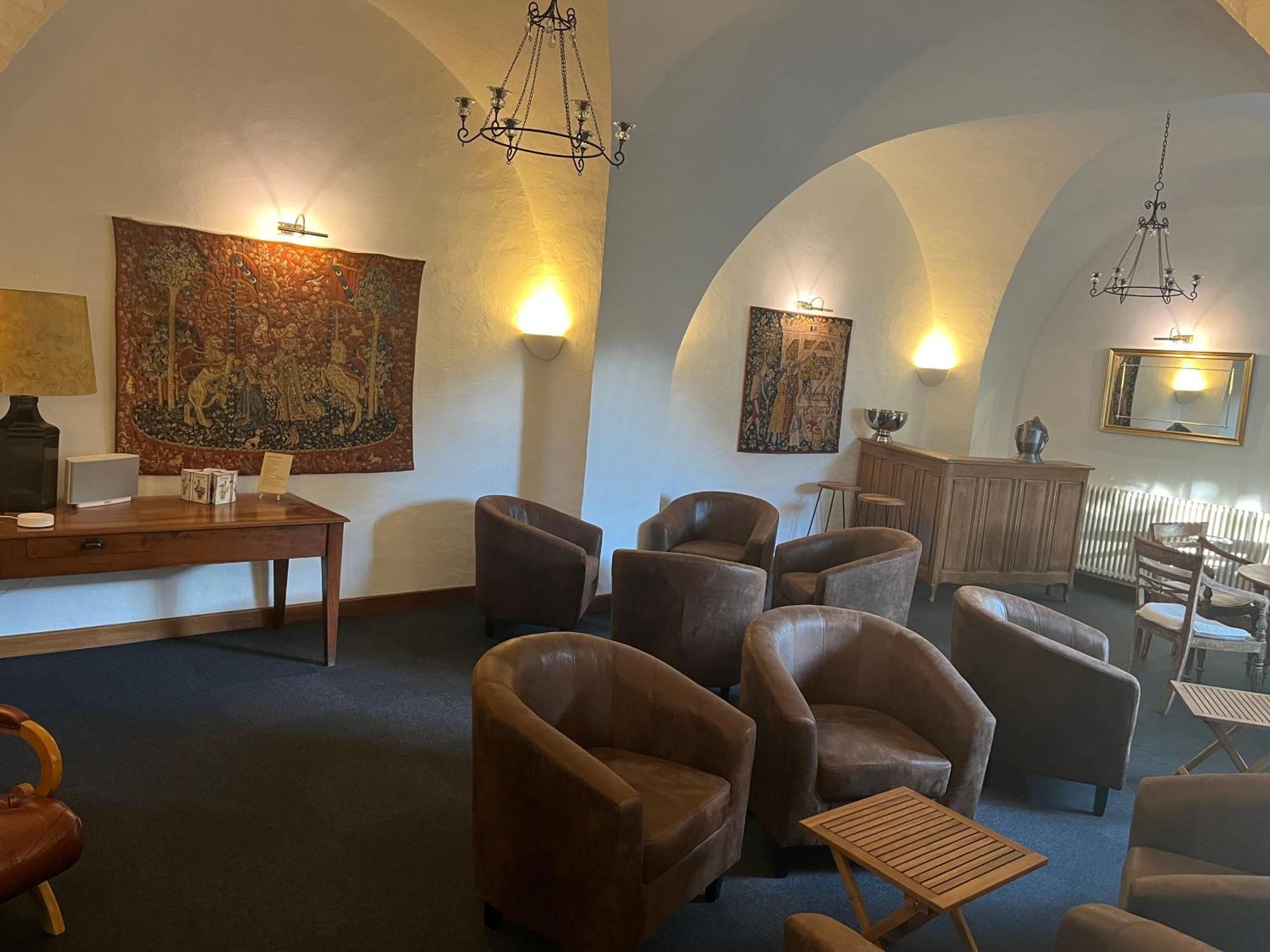 Отель La Cour Carree Perrier Экстерьер фото